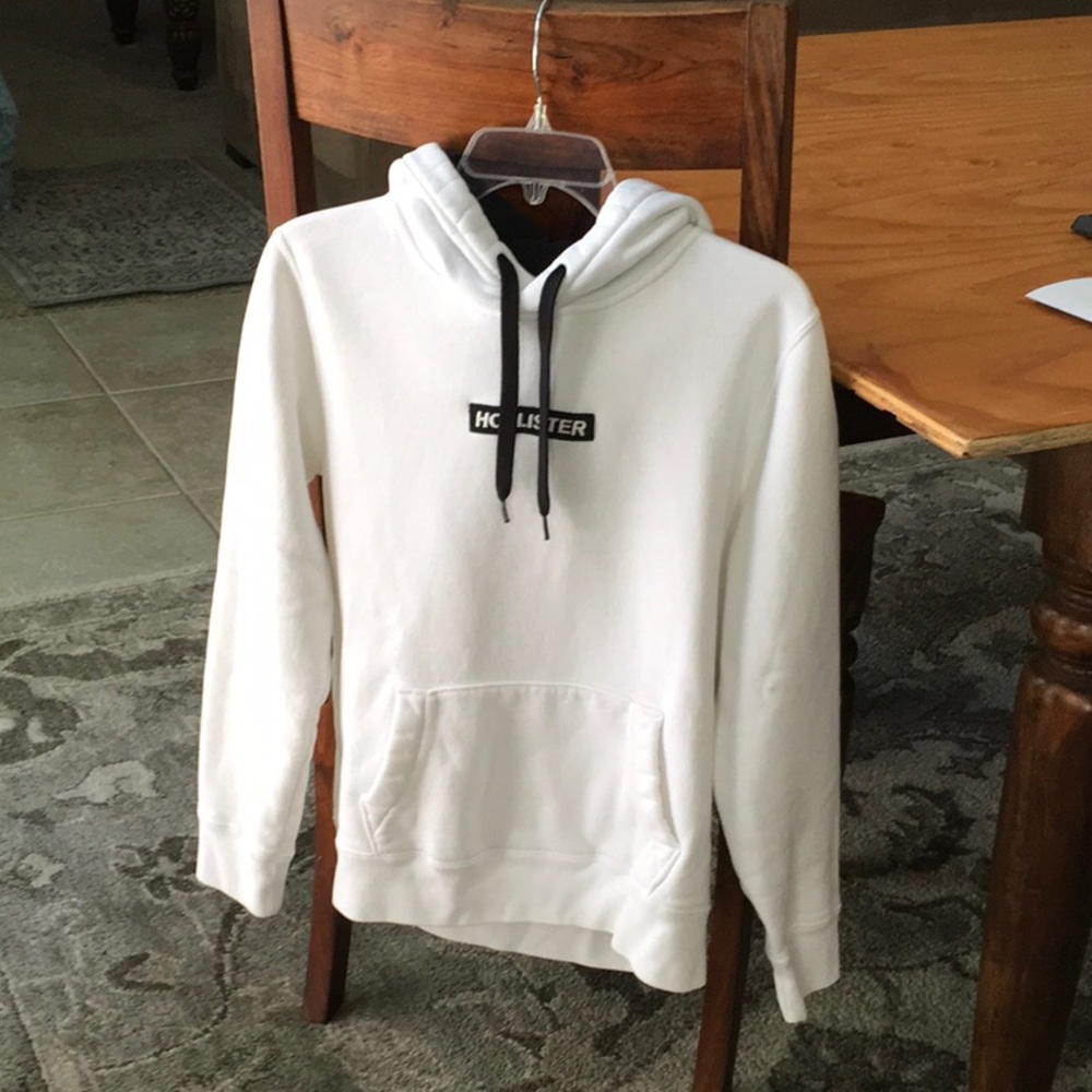 Men Hollister sweatshirt- great condition.